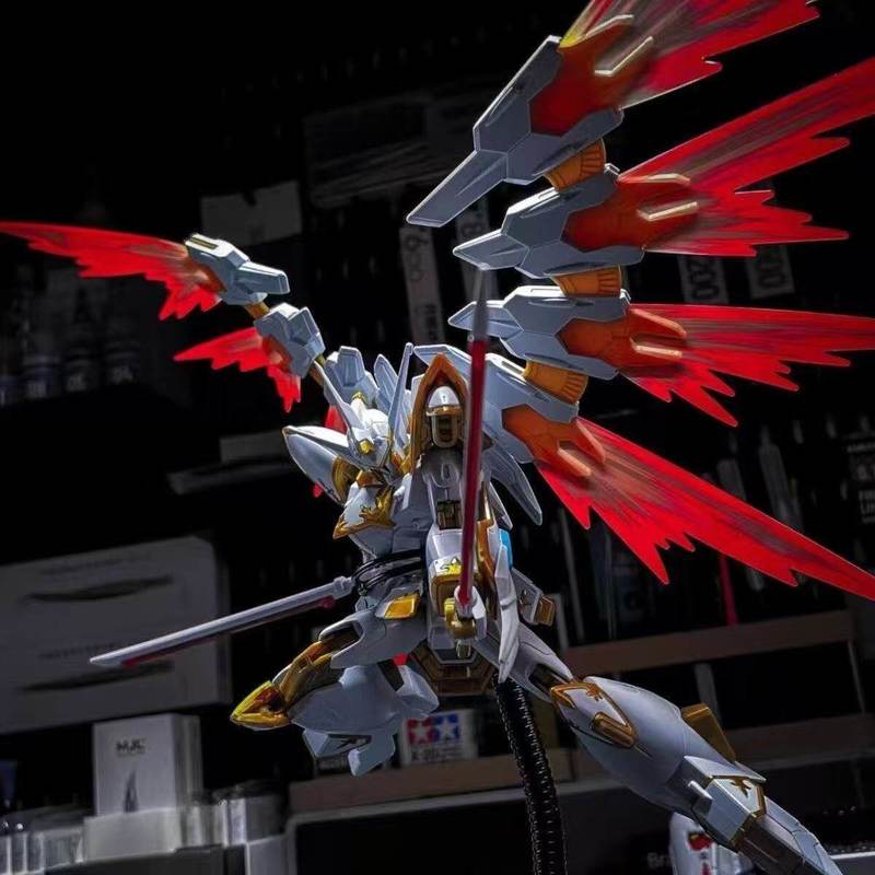 Model Kit Motor Nuclear - HG 1/144 Seed Freedom Black Knight