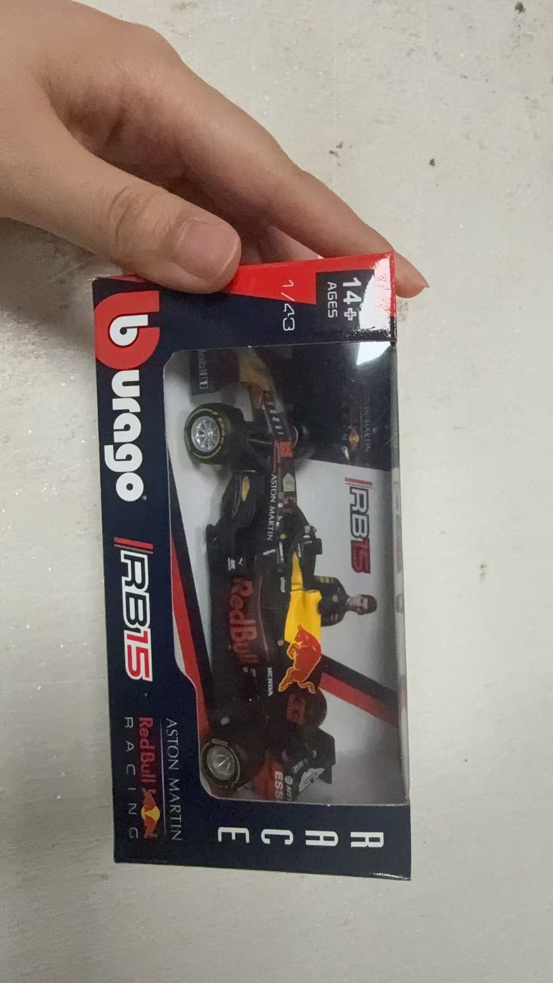Bburago 1:43 F1 Ferrari SF25 M - огляд і ціна Model Kit Italeri