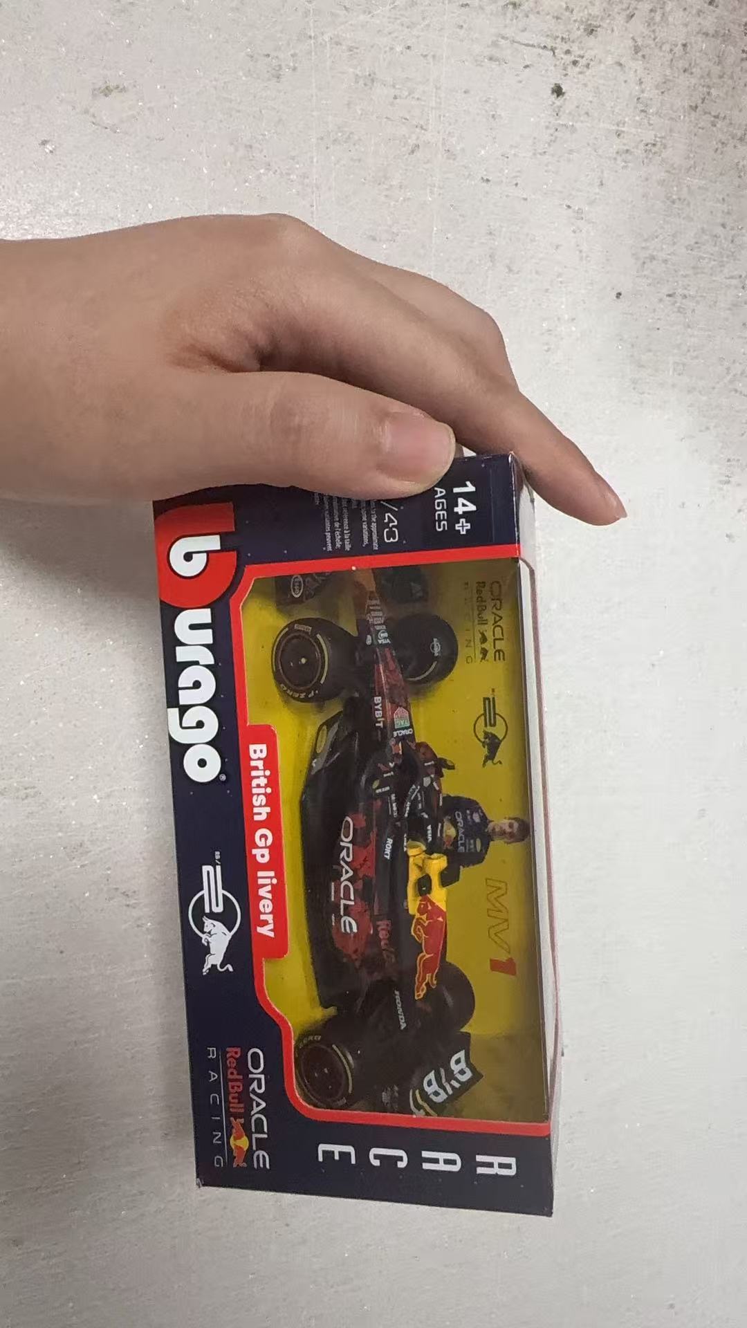 Bburago 1:43 F1 Ferrari SF25 M - огляд і ціна Model Kit Italeri